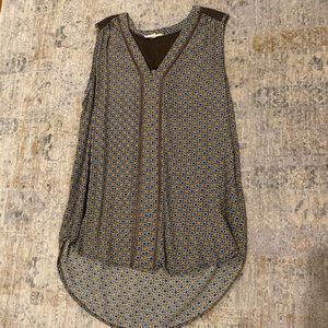 Sleeveless patterned top